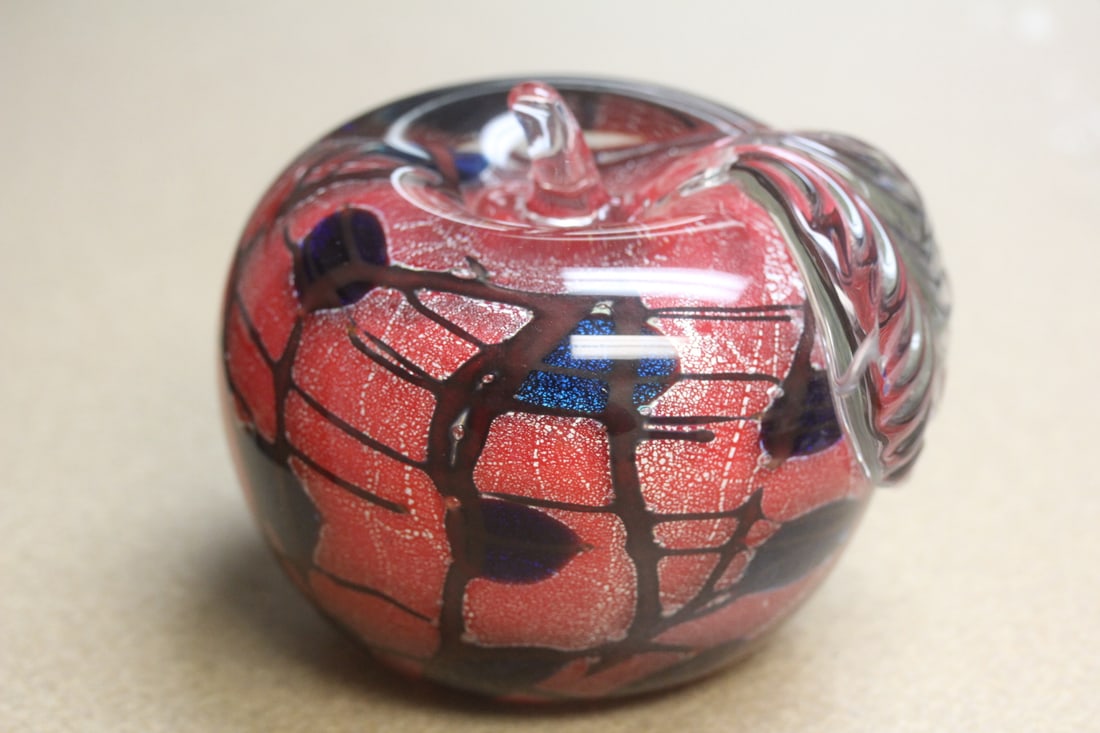 Artglass Apple Paperweight: large size - 5" tall
