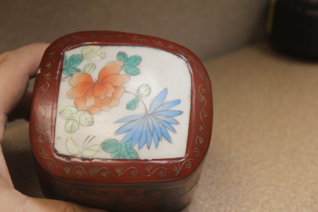Vintage Chinese Lacquer and Porcelain Box - 2
