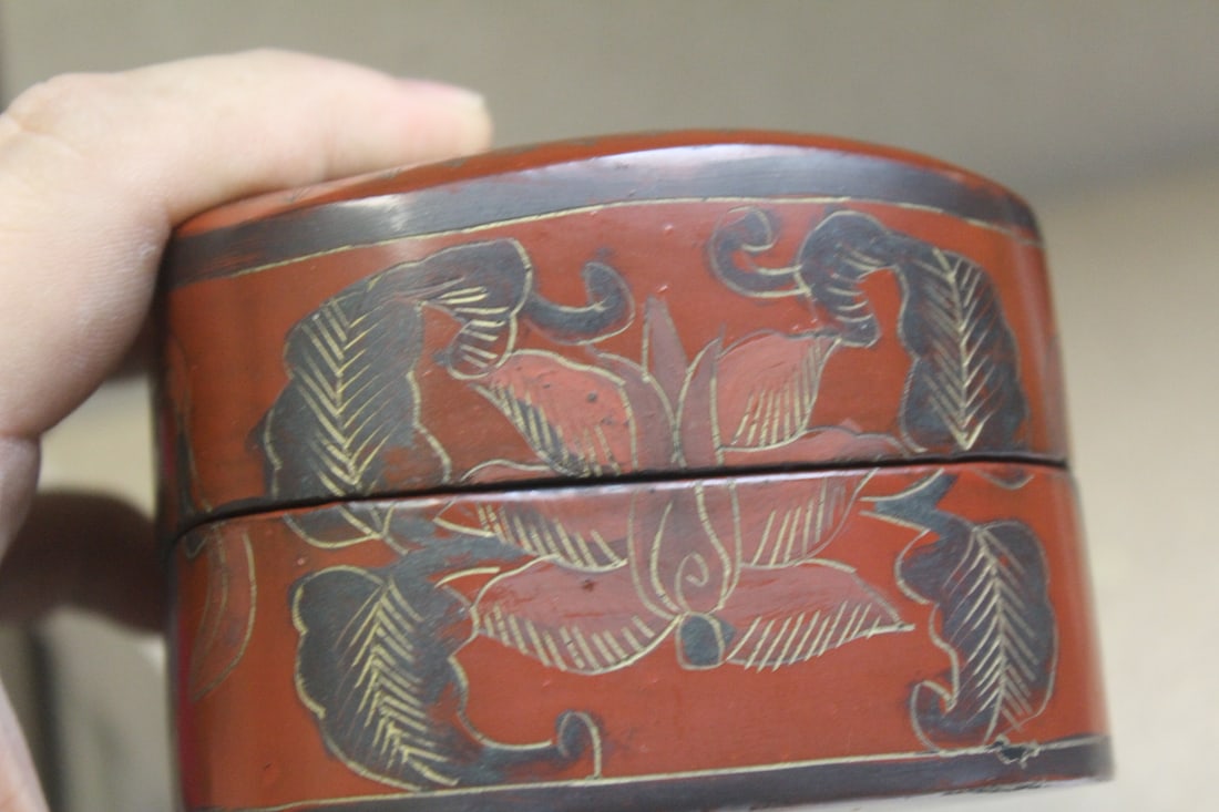 Vintage Chinese Lacquer and Porcelain Box - 7