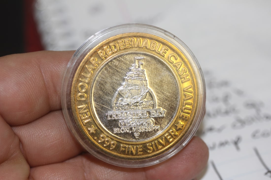Limited Edition $10 Silver Casino Token: please note: ONLY the middle part is .999 silver
