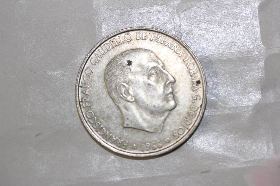 1966 Spanish 100 PTAs Silver Coin: .800 silver coin