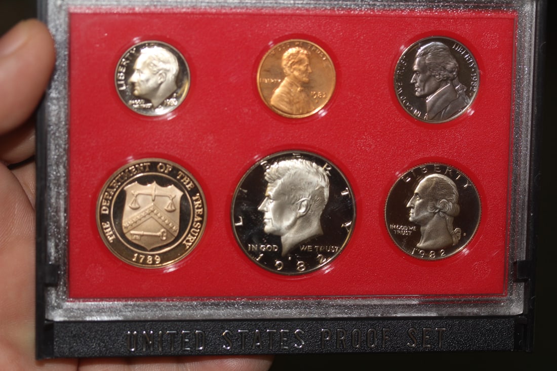1982 US Proof Coin Set: as shown