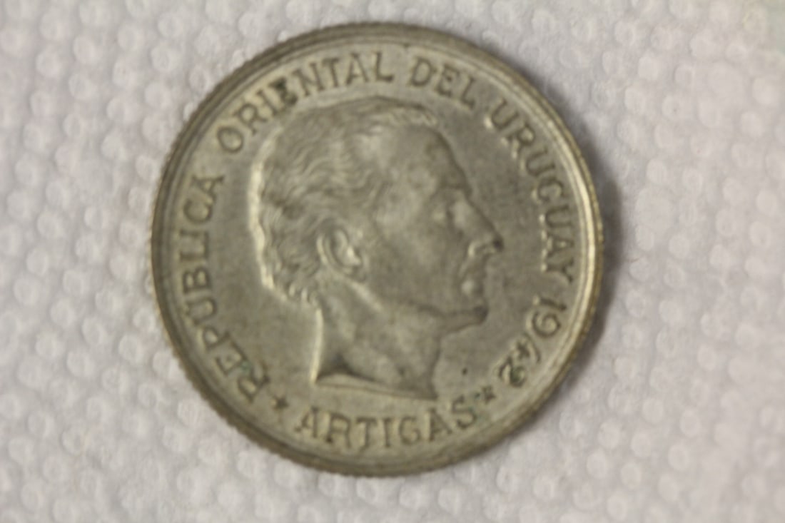 Uruguay 1942 Cougar 1 Peso Silver Coin: exceptional condition - rare