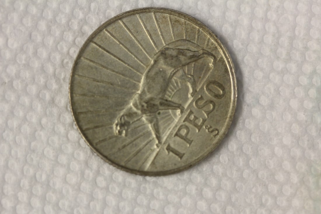 Uruguay 1942 Cougar 1 Peso Silver Coin - 2