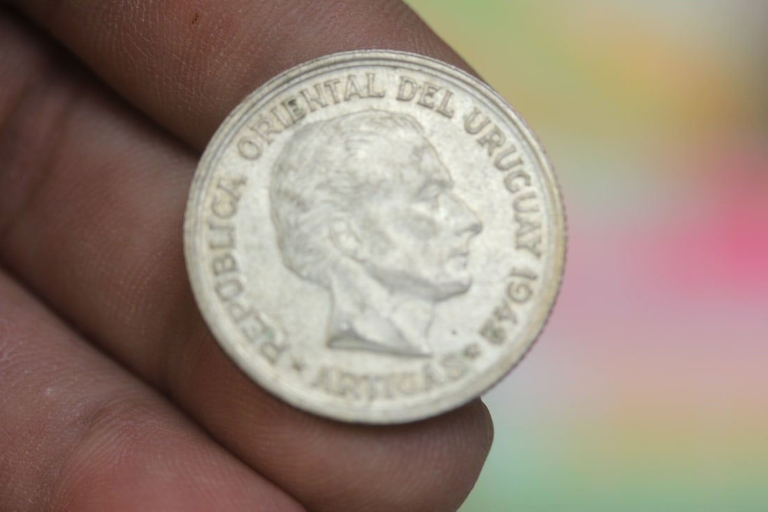 Uruguay 1942 Cougar 1 Peso Silver Coin - 3