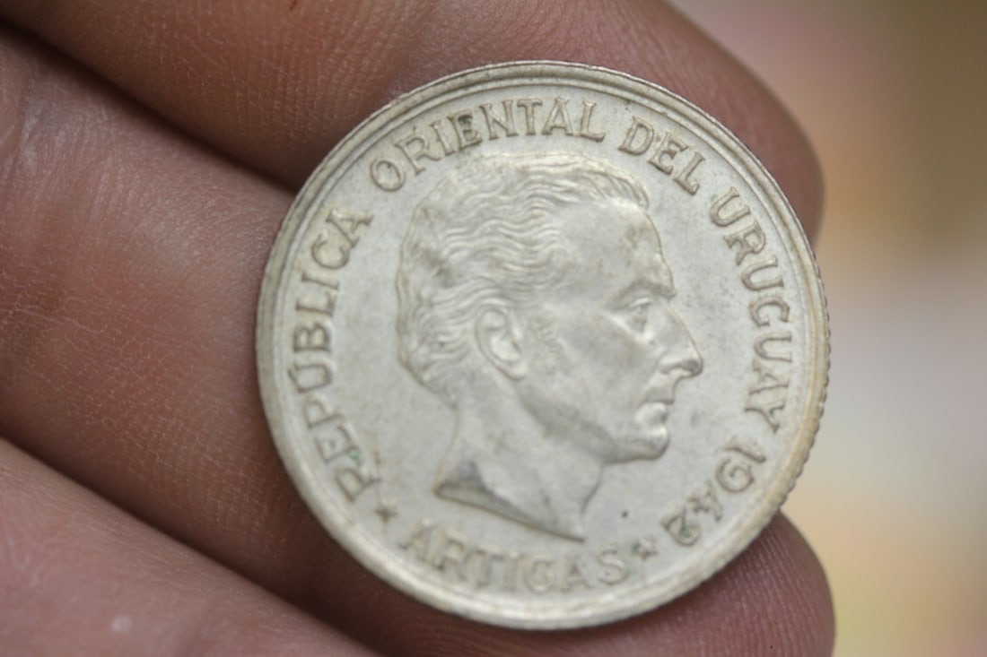 Uruguay 1942 Cougar 1 Peso Silver Coin - 4