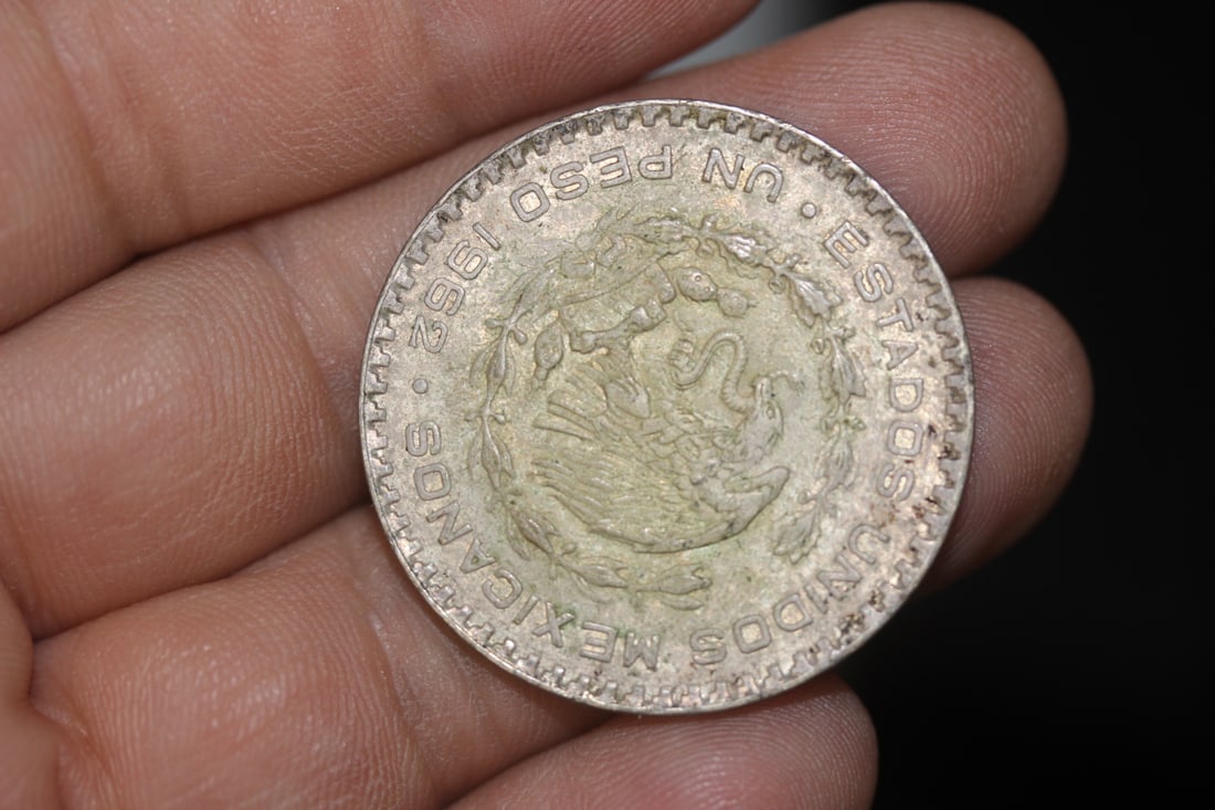 Mexico Un Peso 10% Silver Coin - 2