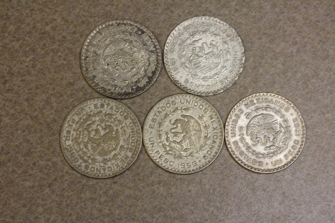 Lot of 5 Un Peso Coins - 2