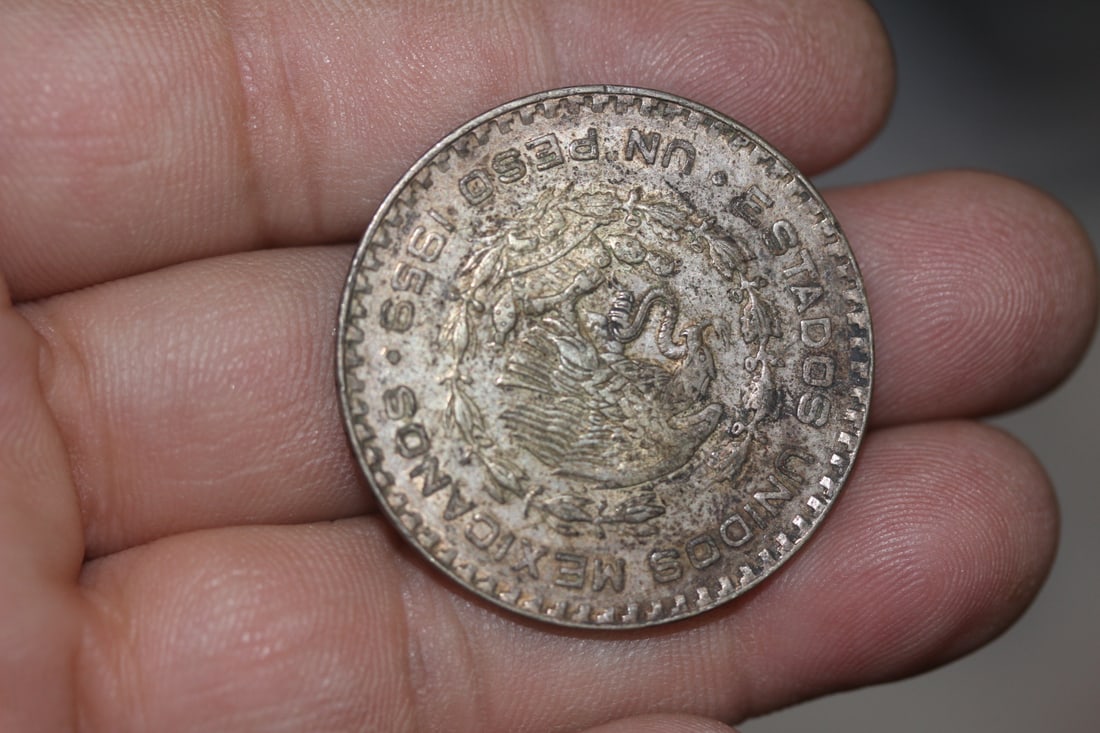 Mexico Un Peso 10% Silver Coin - 2