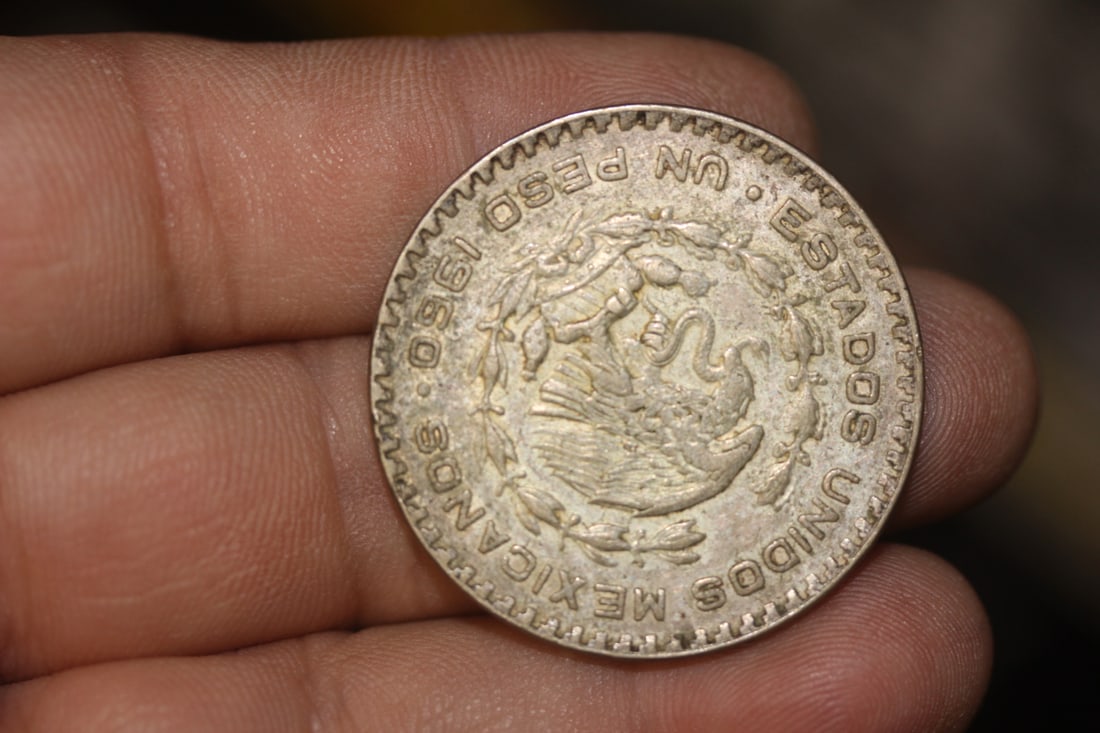 Mexico Un Peso 10% Silver Coin - 2