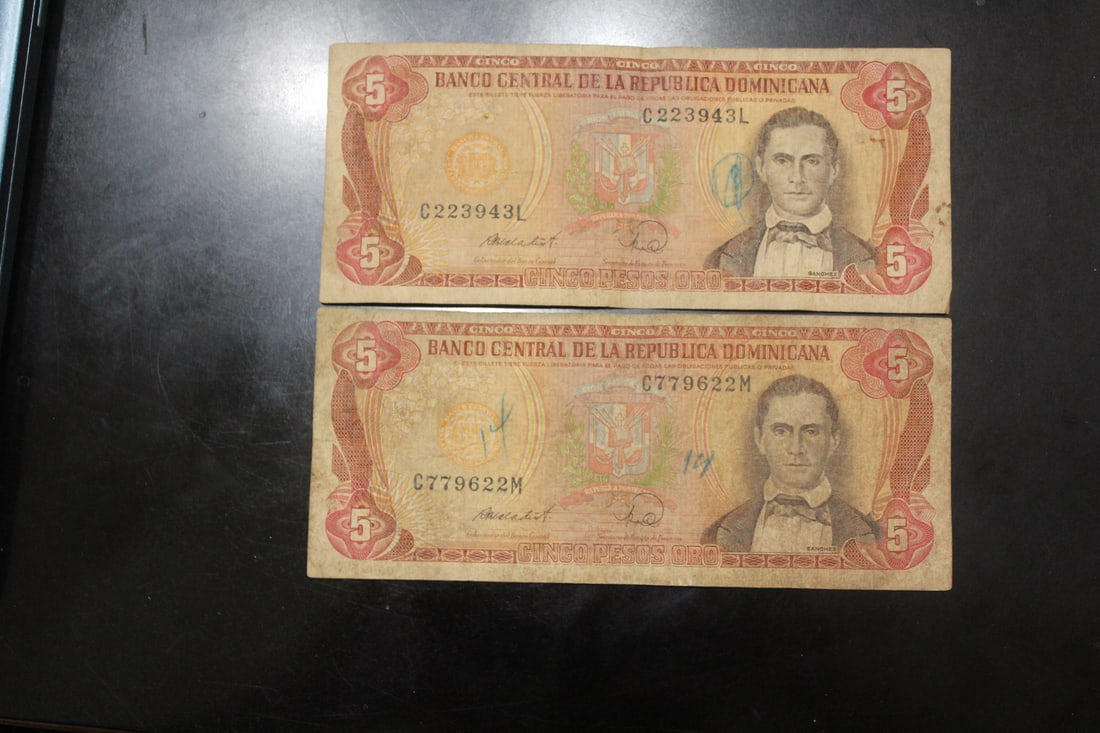 Lot of 2 Foreign Currencies: as shown on photos