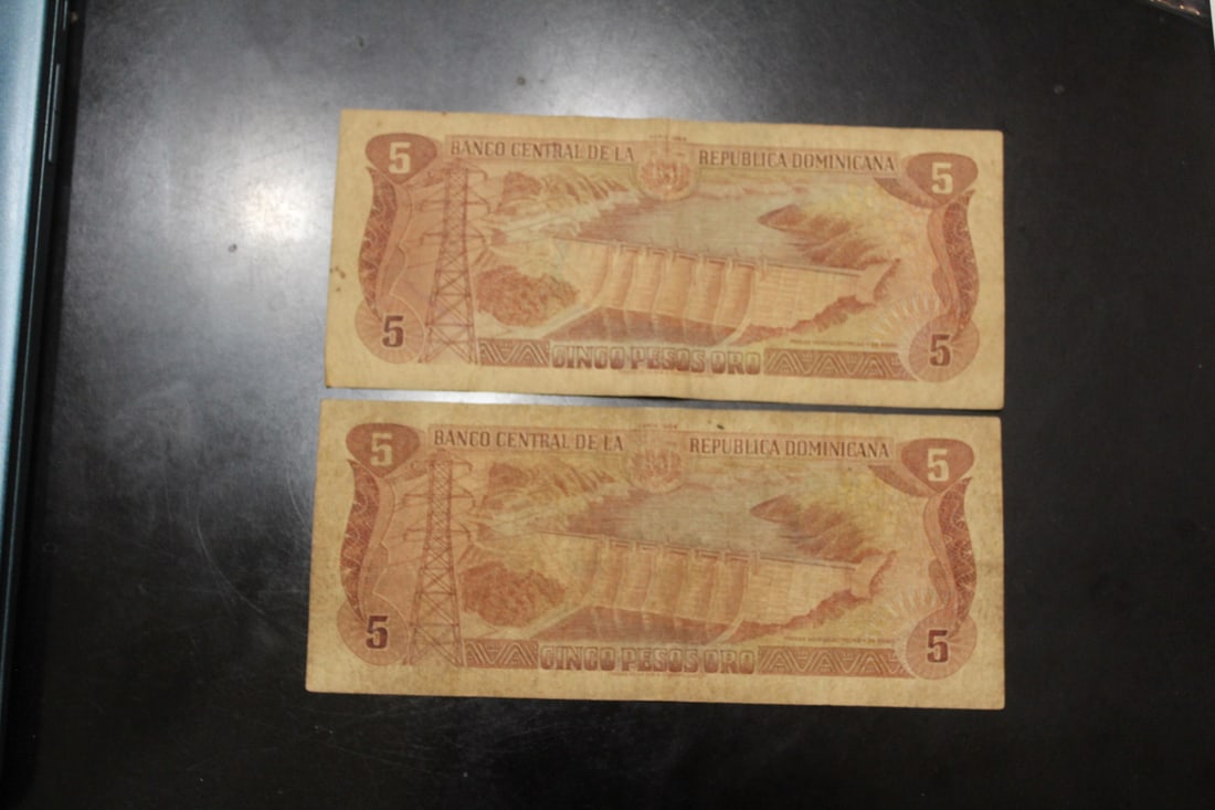 Lot of 2 Foreign Currencies - 2