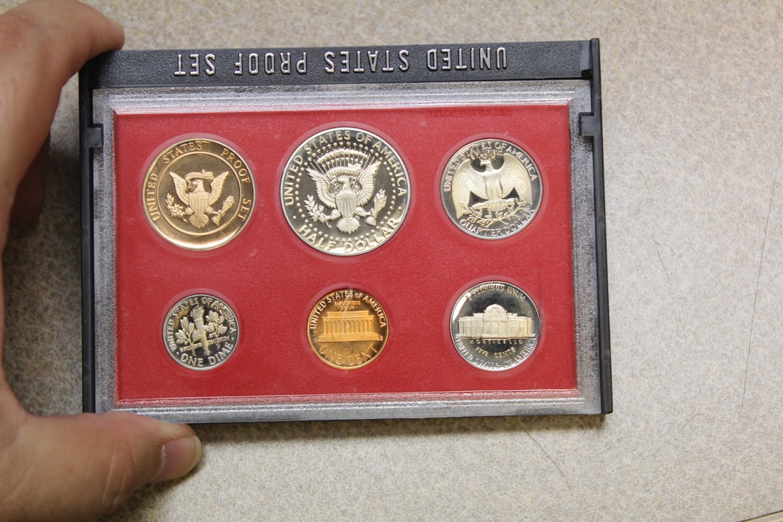 1982 US Proof Coin Set: as shown