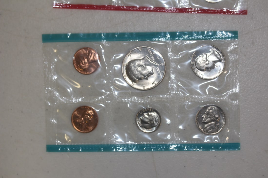 Department of Treasury 1972 US Mint Set - 2