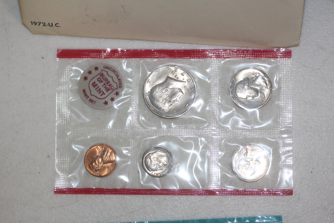 Department of Treasury 1972 US Mint Set - 3