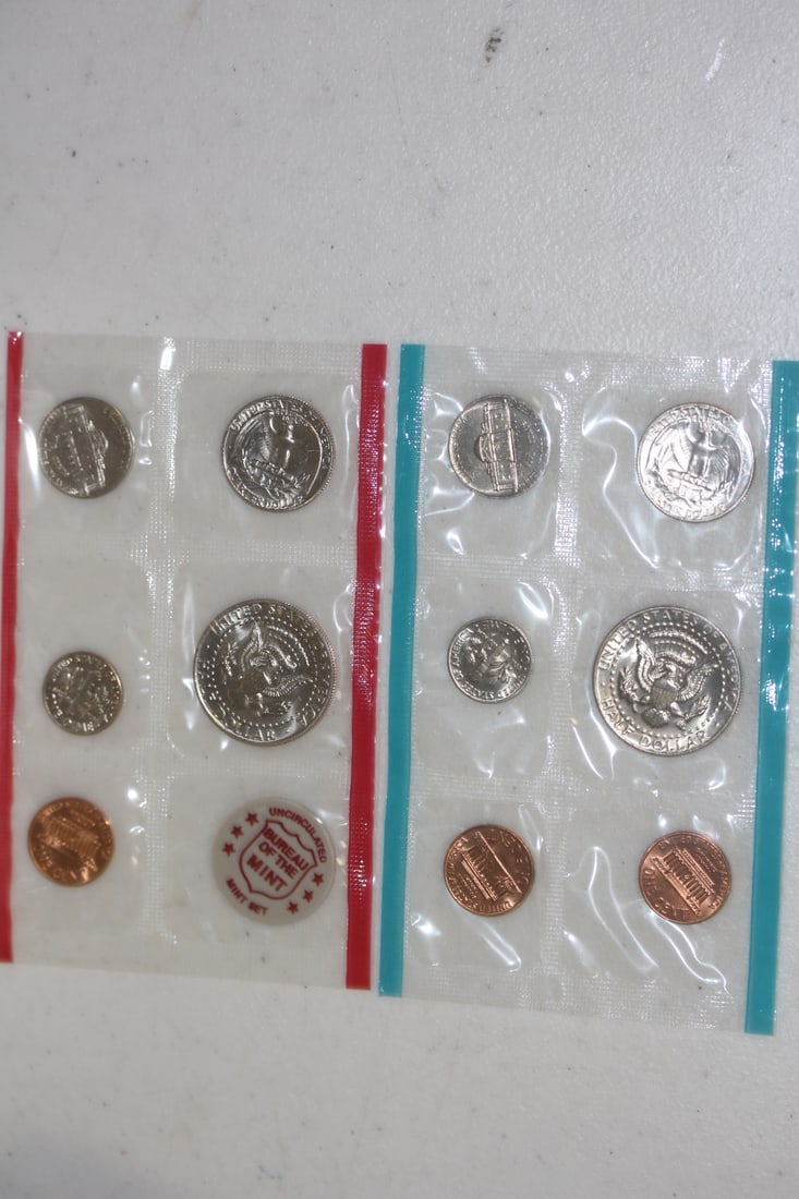 Department of Treasury 1972 US Mint Set - 4