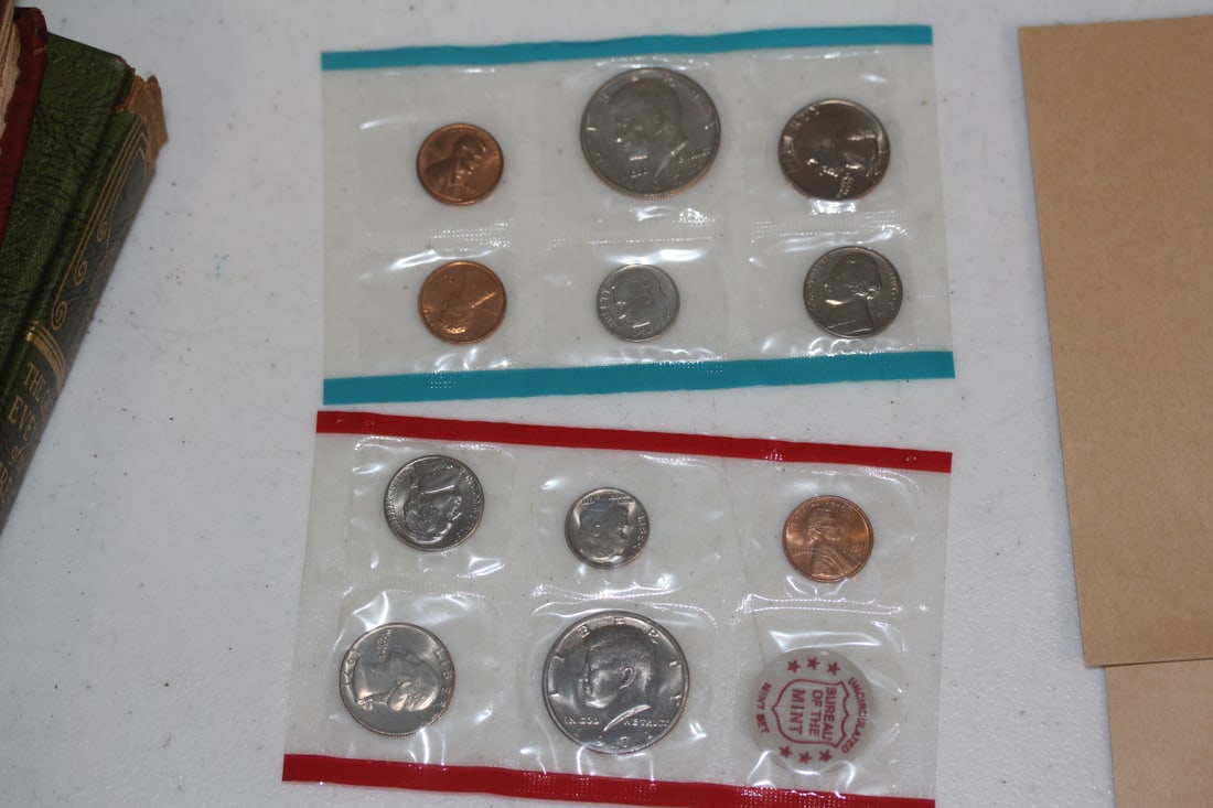Department of Treasury 1971 US Mint Set: 11 coins in total