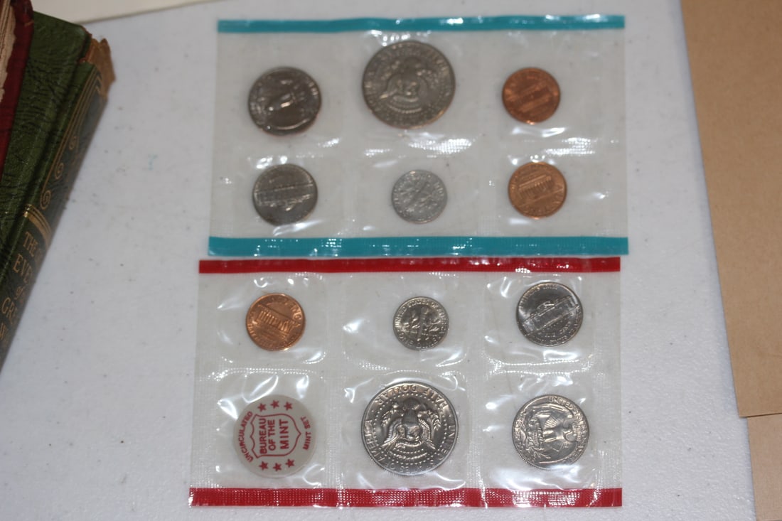 Department of Treasury 1971 US Mint Set - 4