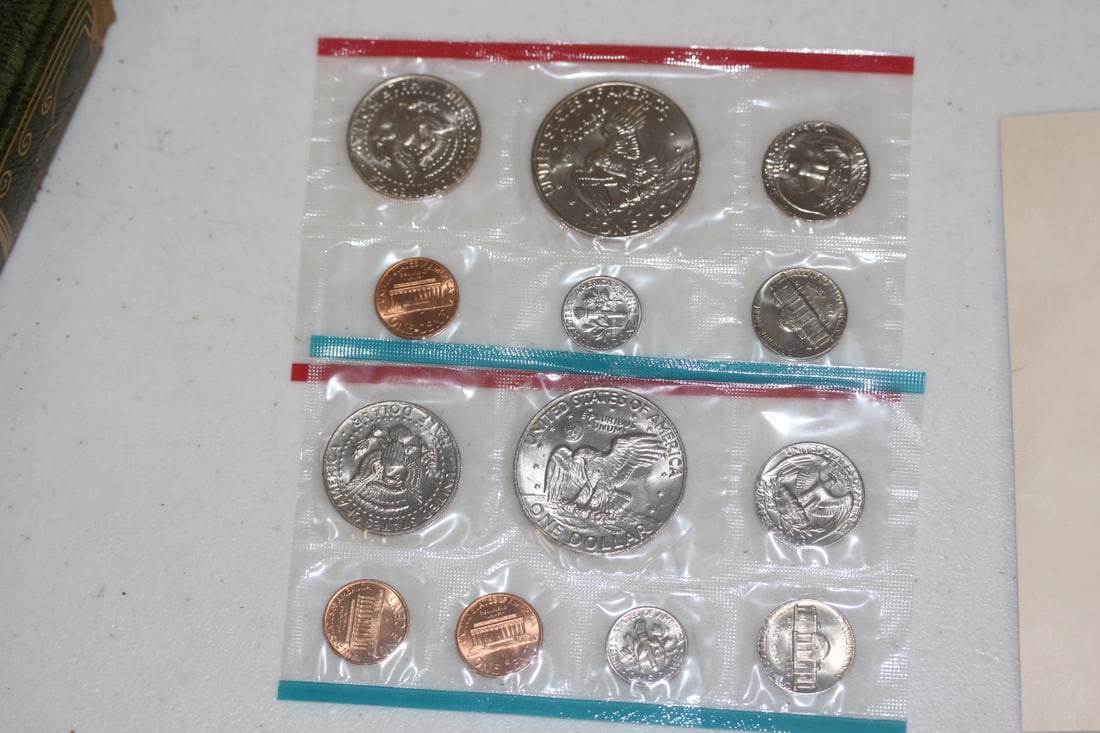 Department of Treasury 1974 US Mint Set - 2
