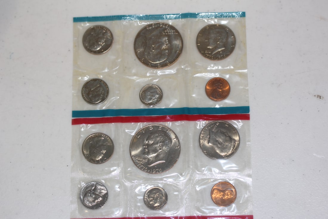 Department of Treasury 1975 US Mint Set: 12 coins in total