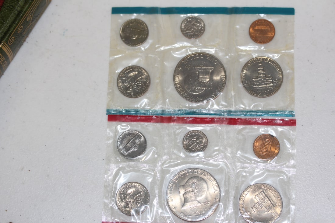 Department of Treasury 1975 US Mint Set - 2