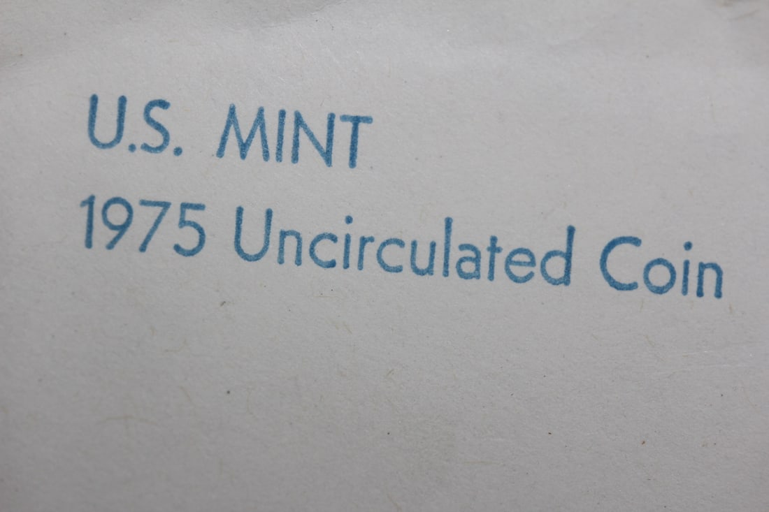 Department of Treasury 1975 US Mint Set - 3