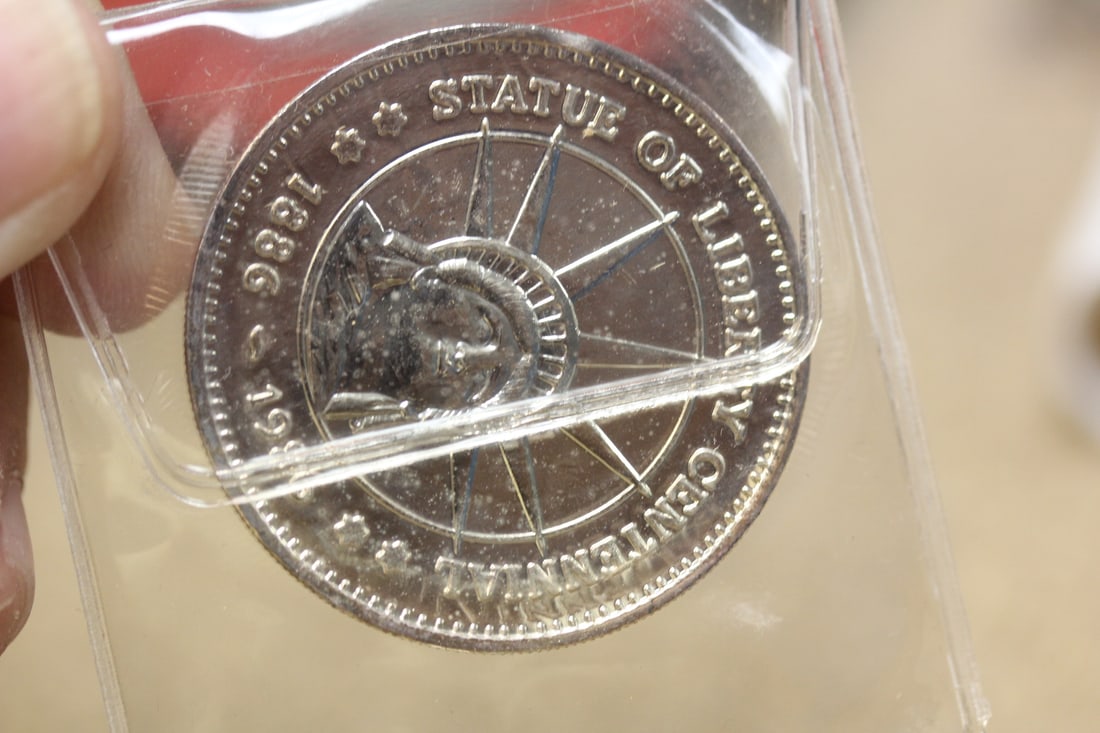 Commemorative Statue of Liberty Coin: or medal - clad