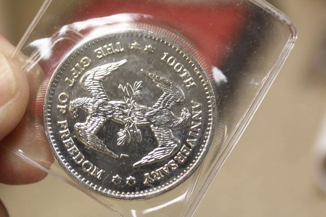 Commemorative Statue of Liberty Coin - 2