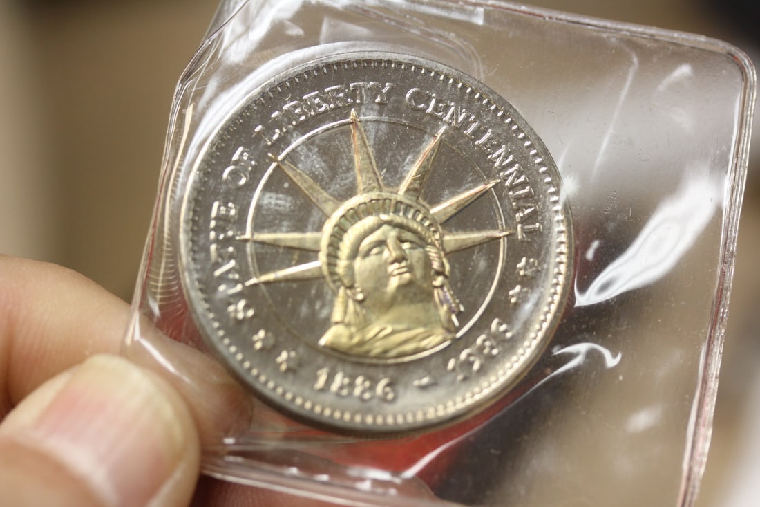 Commemorative Statue of Liberty Coin: or medal - clad