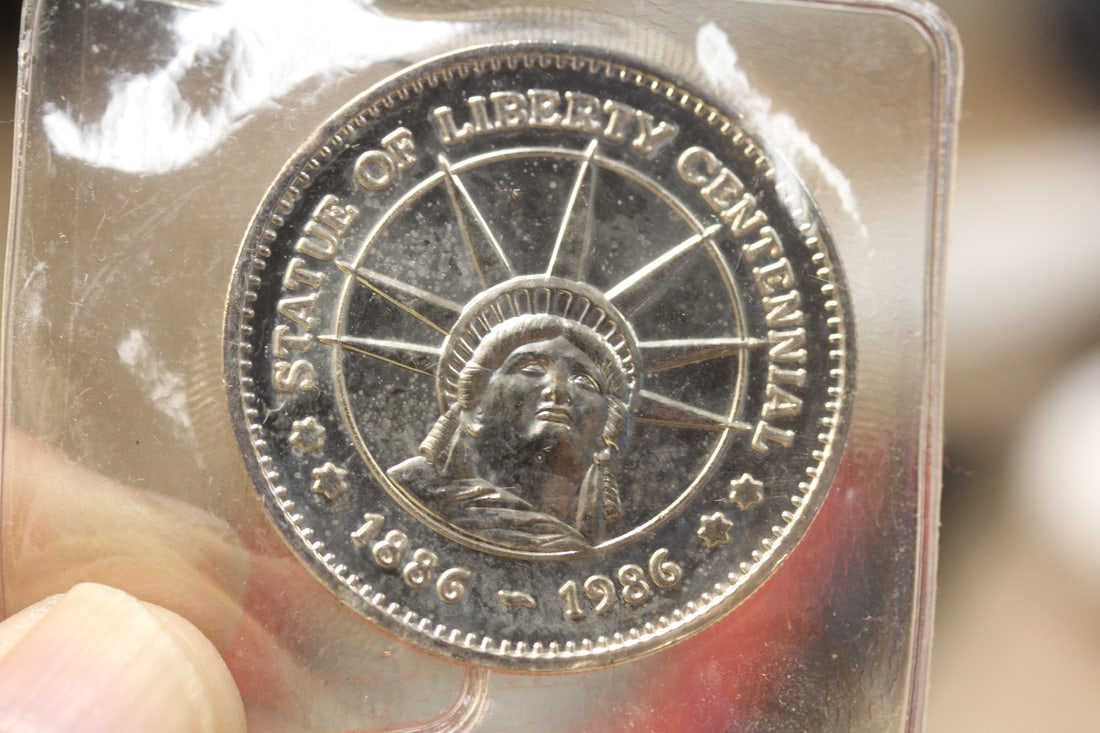 Commemorative Statue of Liberty Coin: or medal - clad