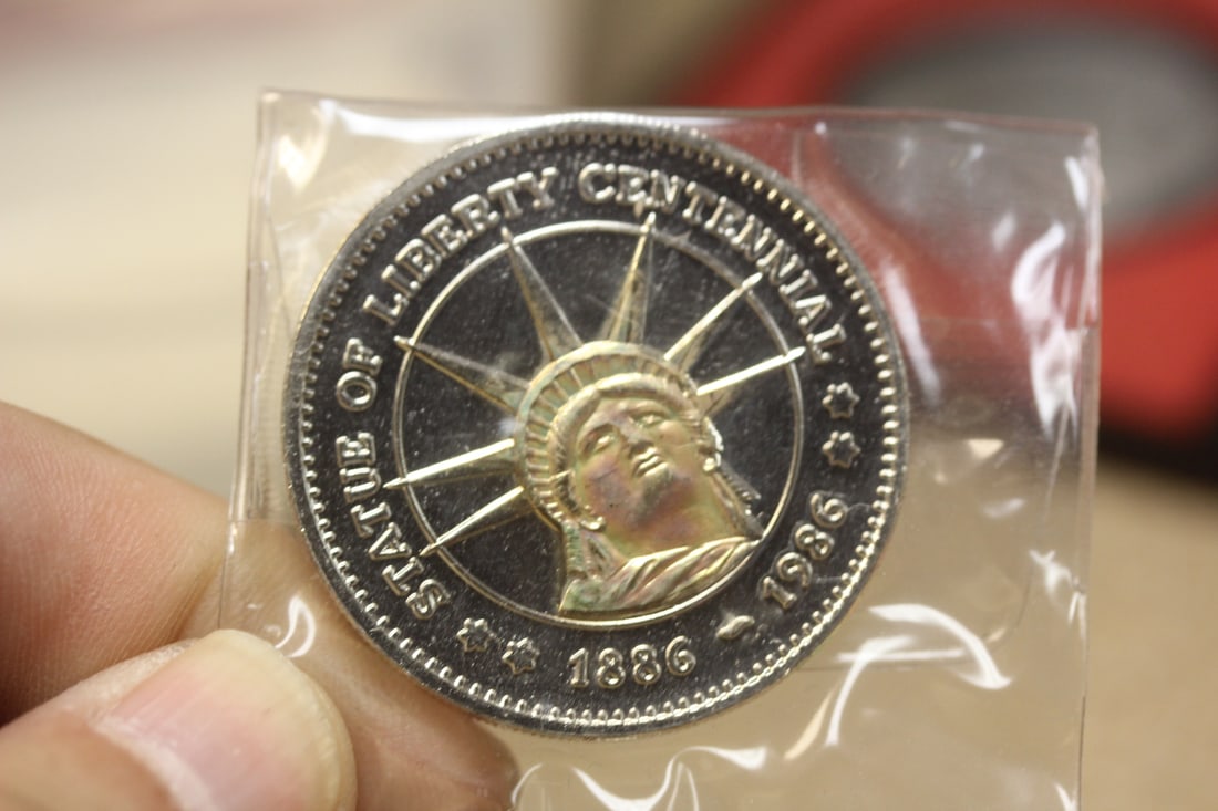 Commemorative Statue of Liberty Coin: or medal - clad