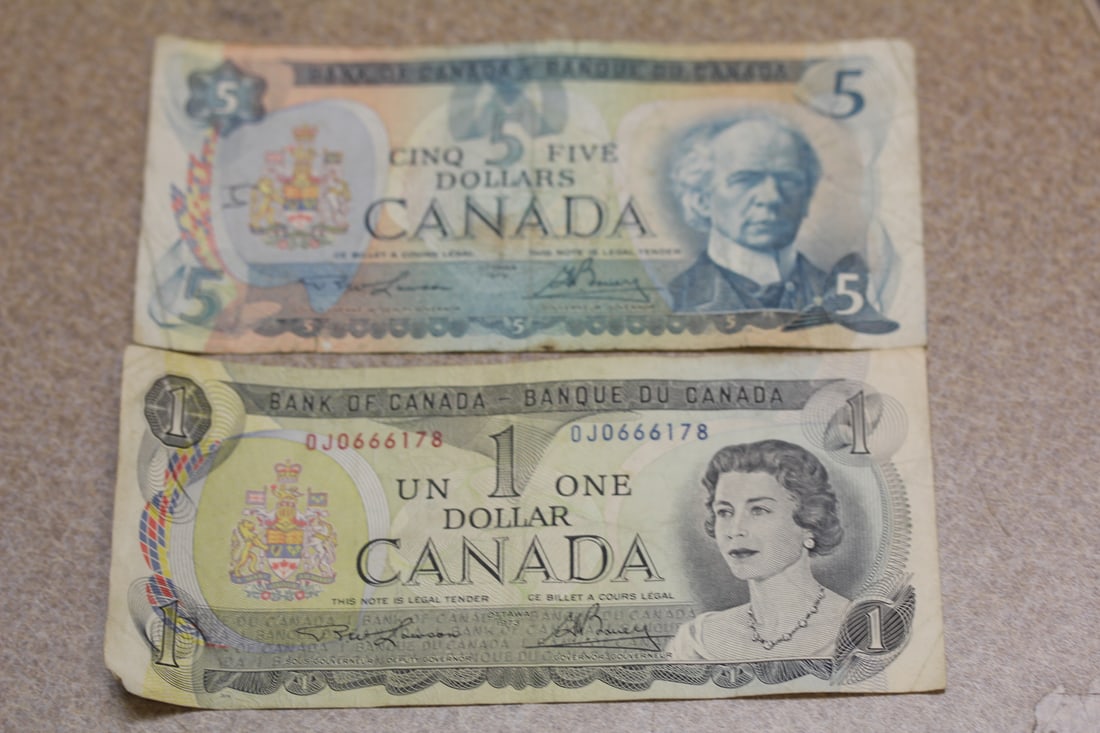 Lot of 2 Canadian Currency: a five and a one dollar note