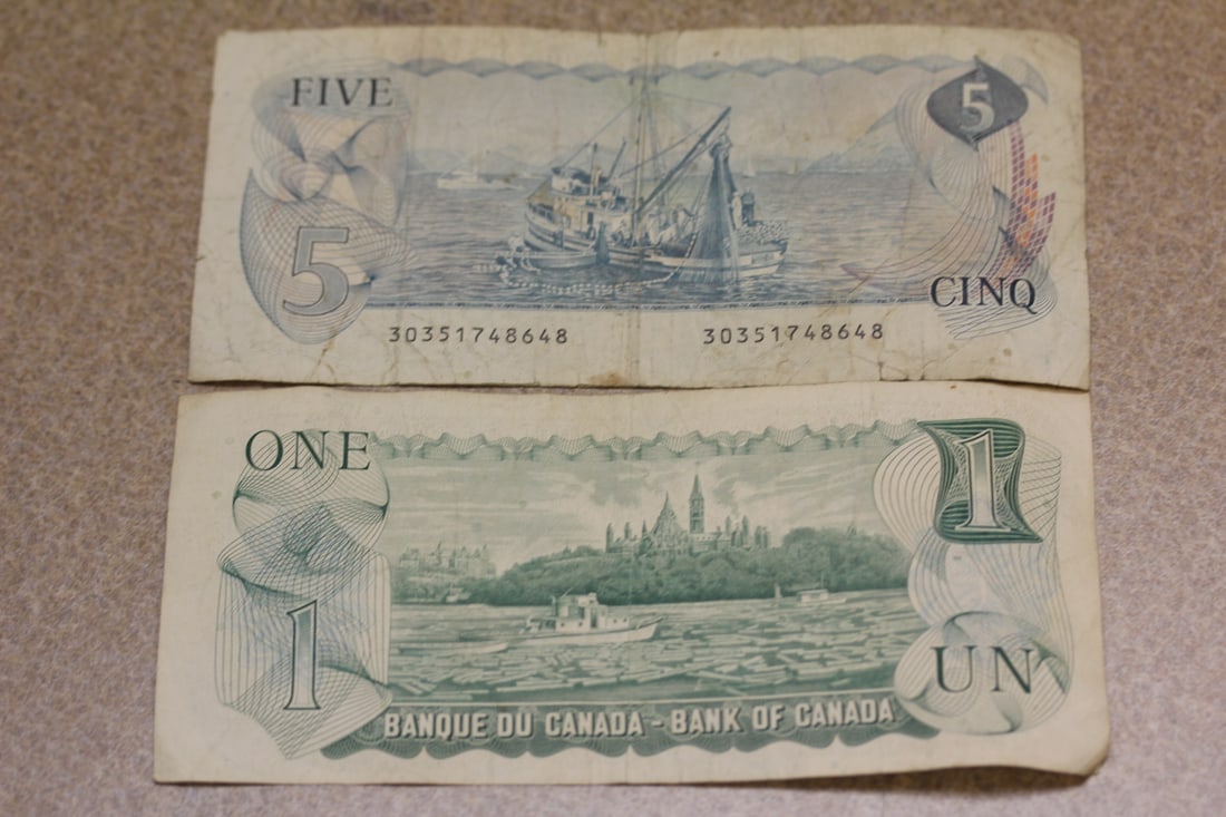 Lot of 2 Canadian Currency - 2