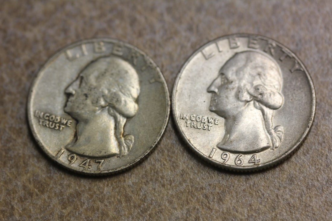 Lot of 2 Silver Washington Quarters: as shown