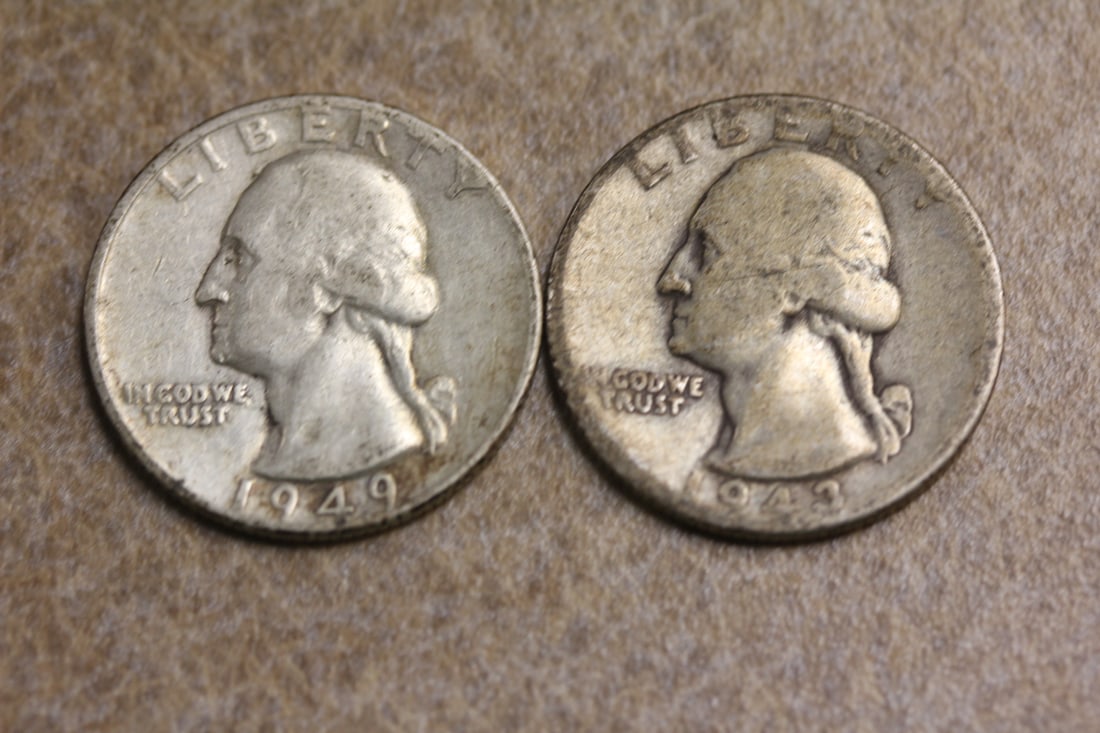 Lot of 2 Silver Washington Quarters: as shown