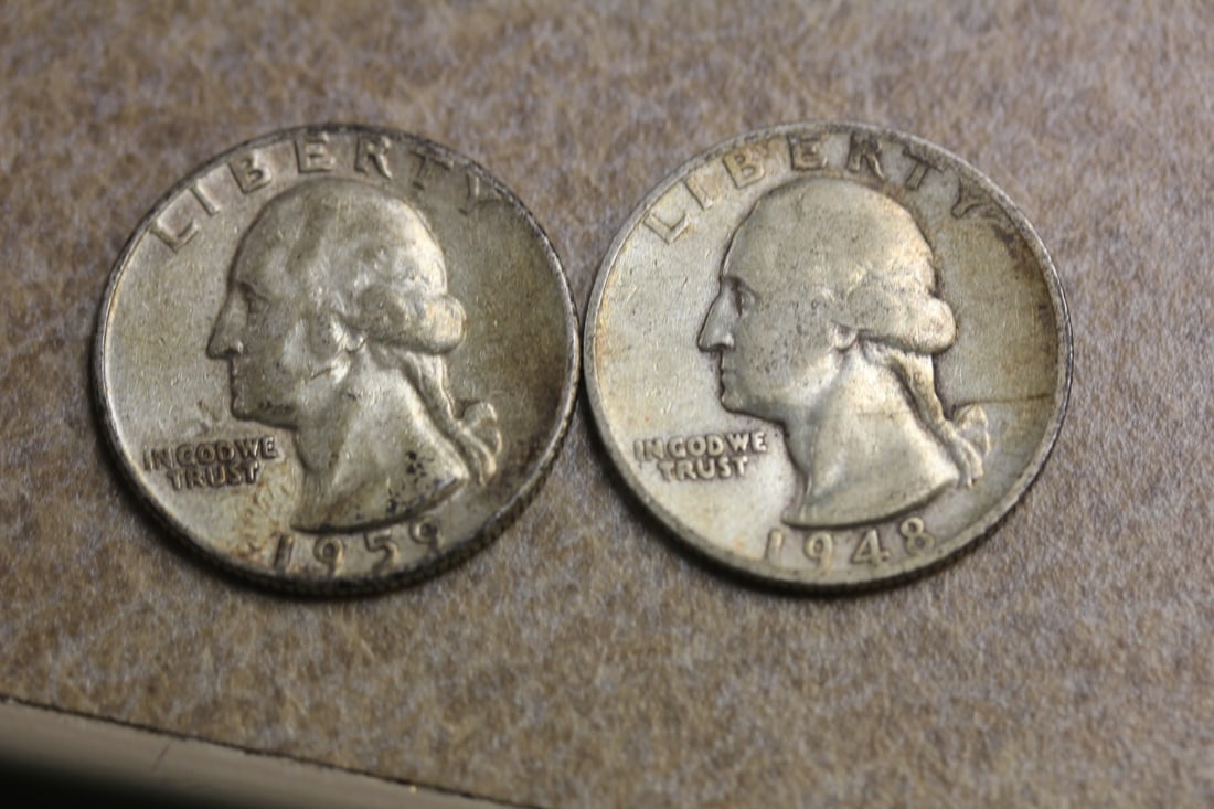 Lot of 2 Silver Washington Quarters: as shown