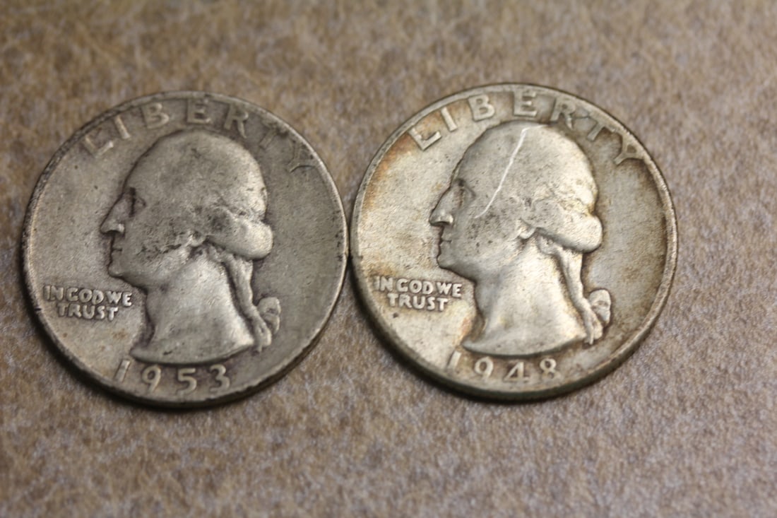 Lot of 2 Silver Washington Quarters: as shown