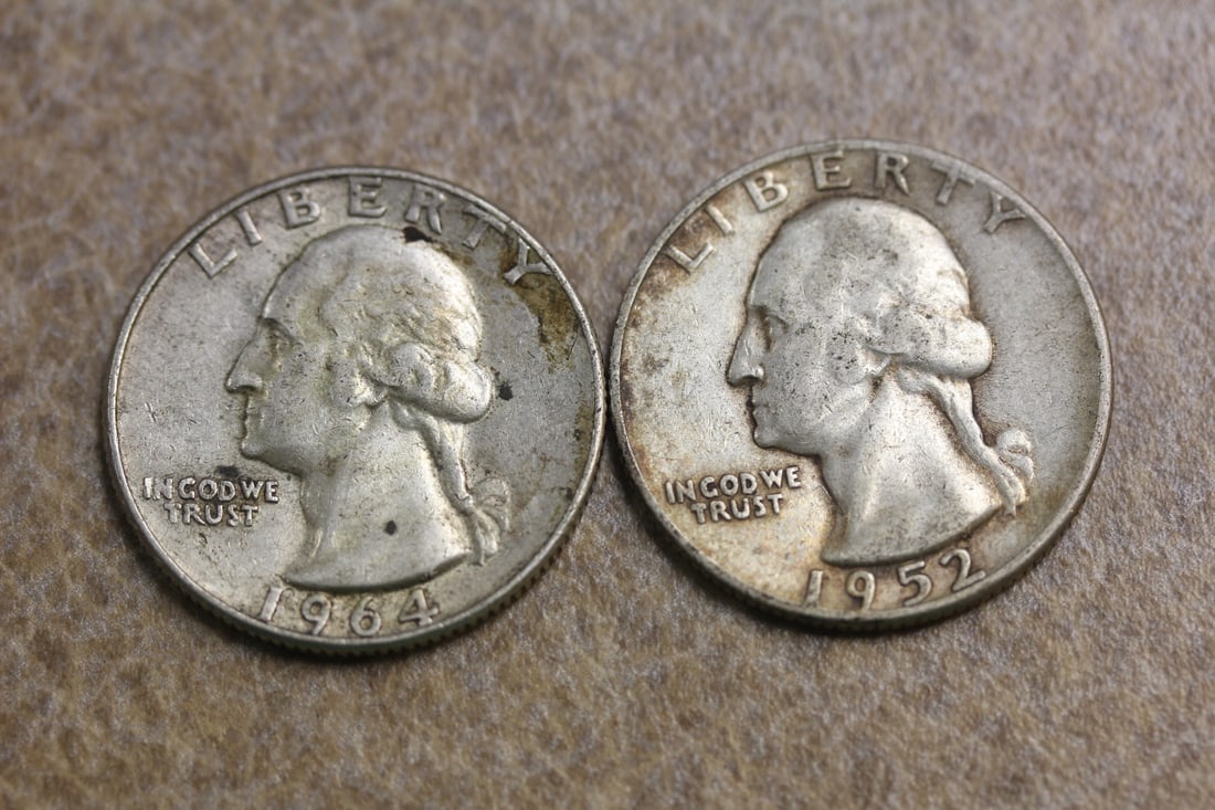 Lot of 2 Silver Washington Quarters: as shown