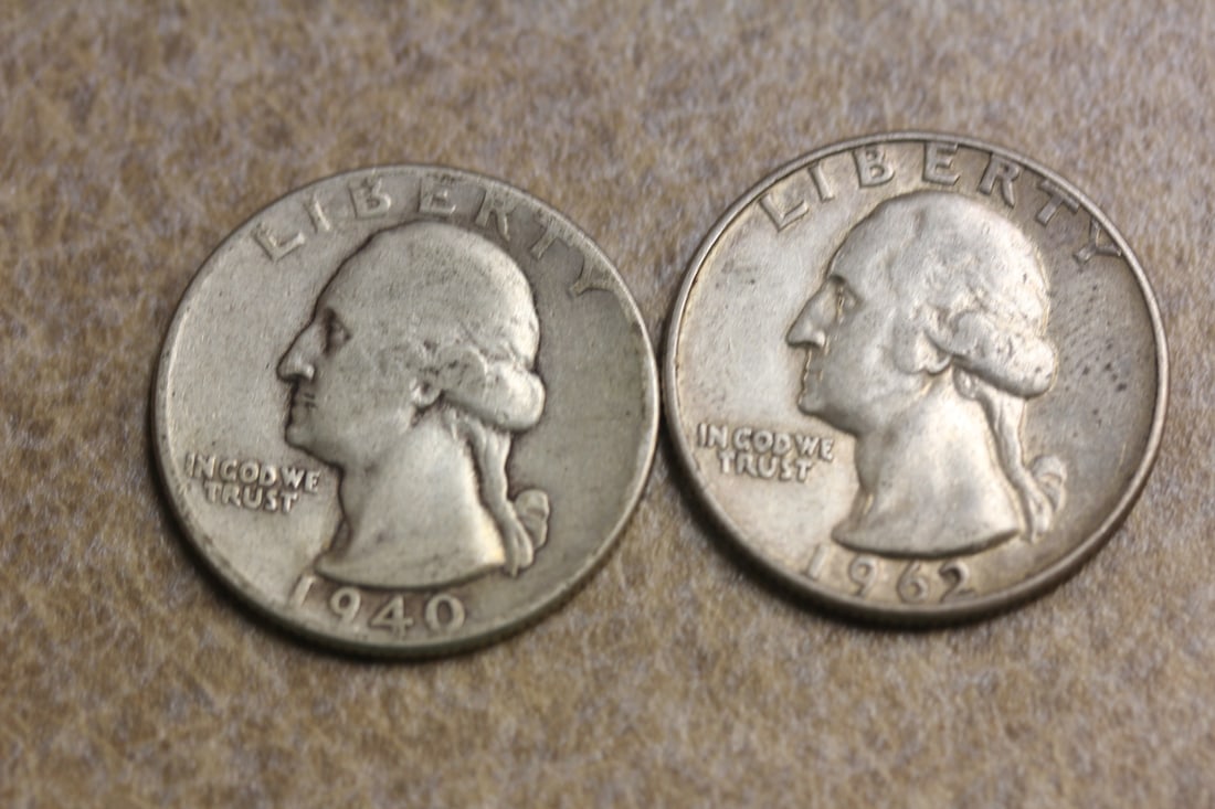 Lot of 2 Silver Washington Quarters: as shown