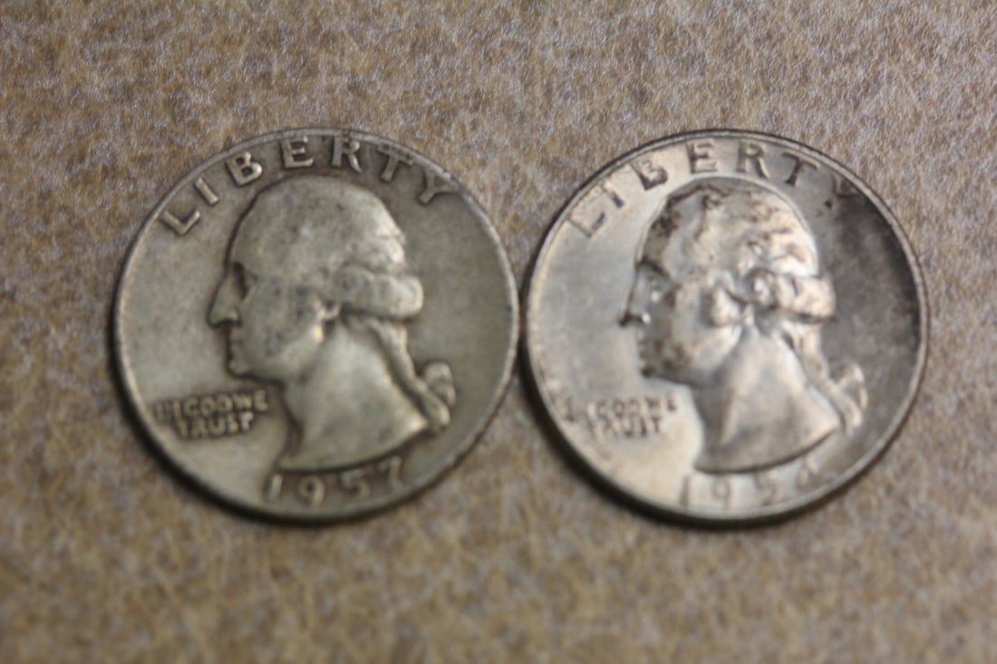 Lot of 2 Silver Washington Quarters: as shown