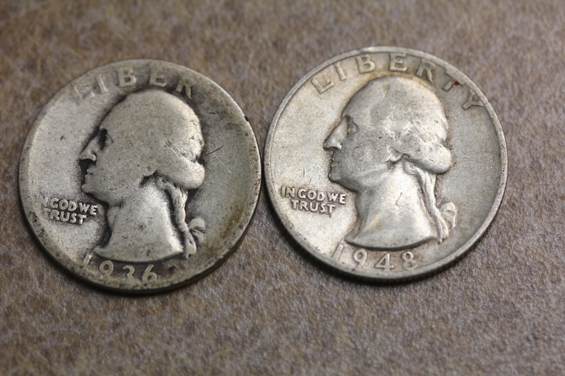 Lot of 2 Silver Washington Quarters: as shown