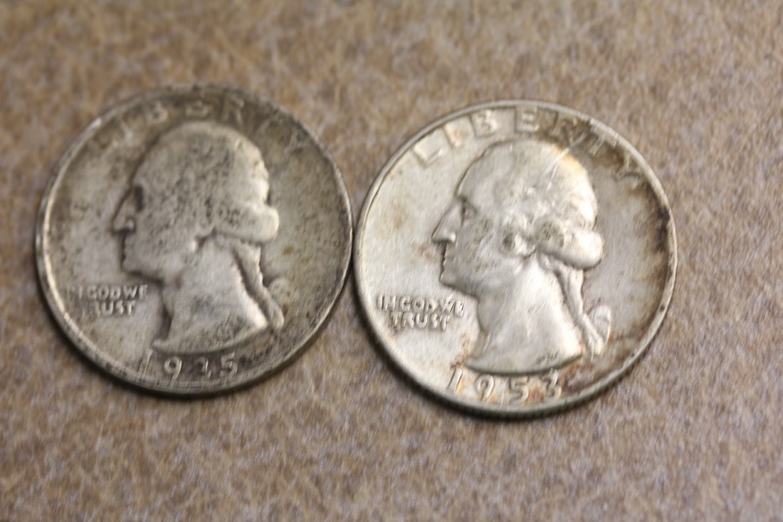 Lot of 2 Silver Washington Quarters: as shown