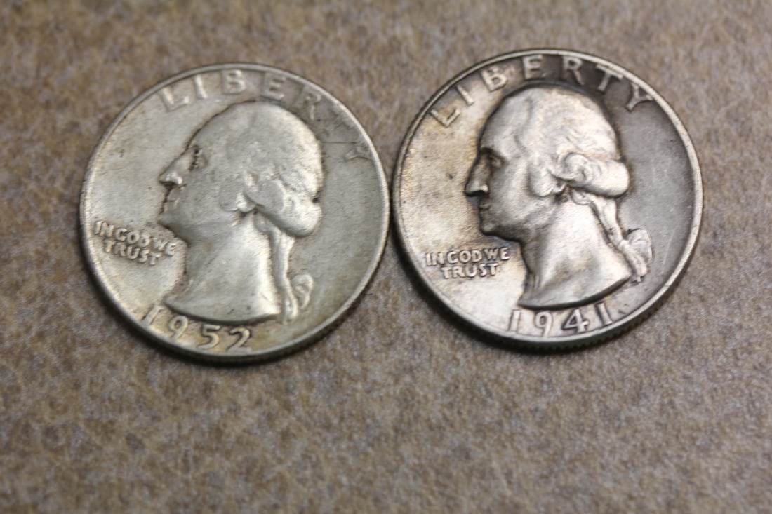Lot of 2 Silver Washington Quarters: as shown