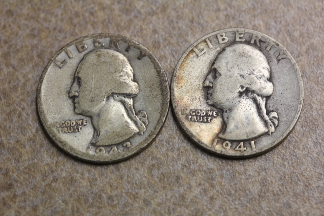 Lot of 2 Silver Washington Quarters: as shown