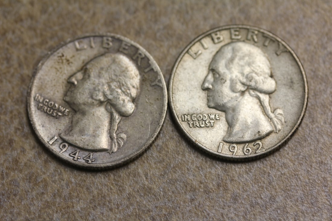 Lot of 2 Silver Washington Quarters: as shown