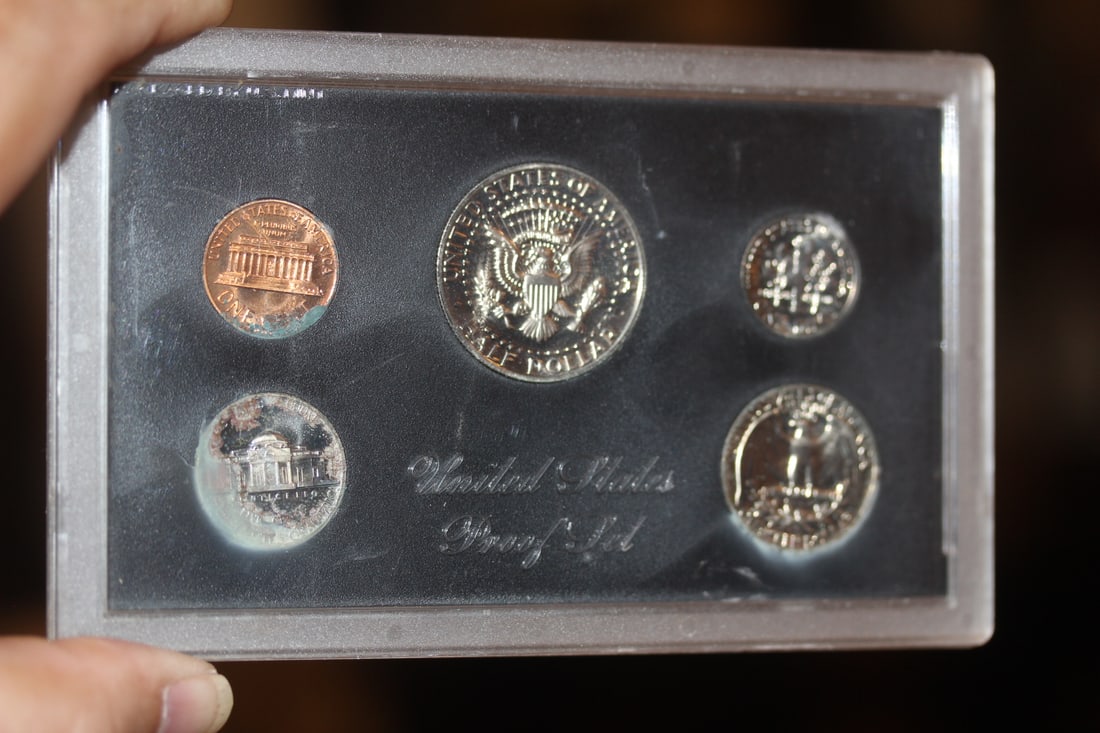 1972 US Proof Coin Set: as shown on photos