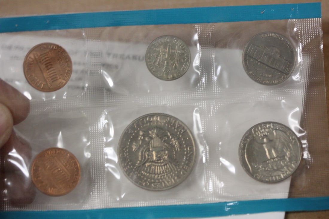 1972 US Department of Treasure Coin Set - 2