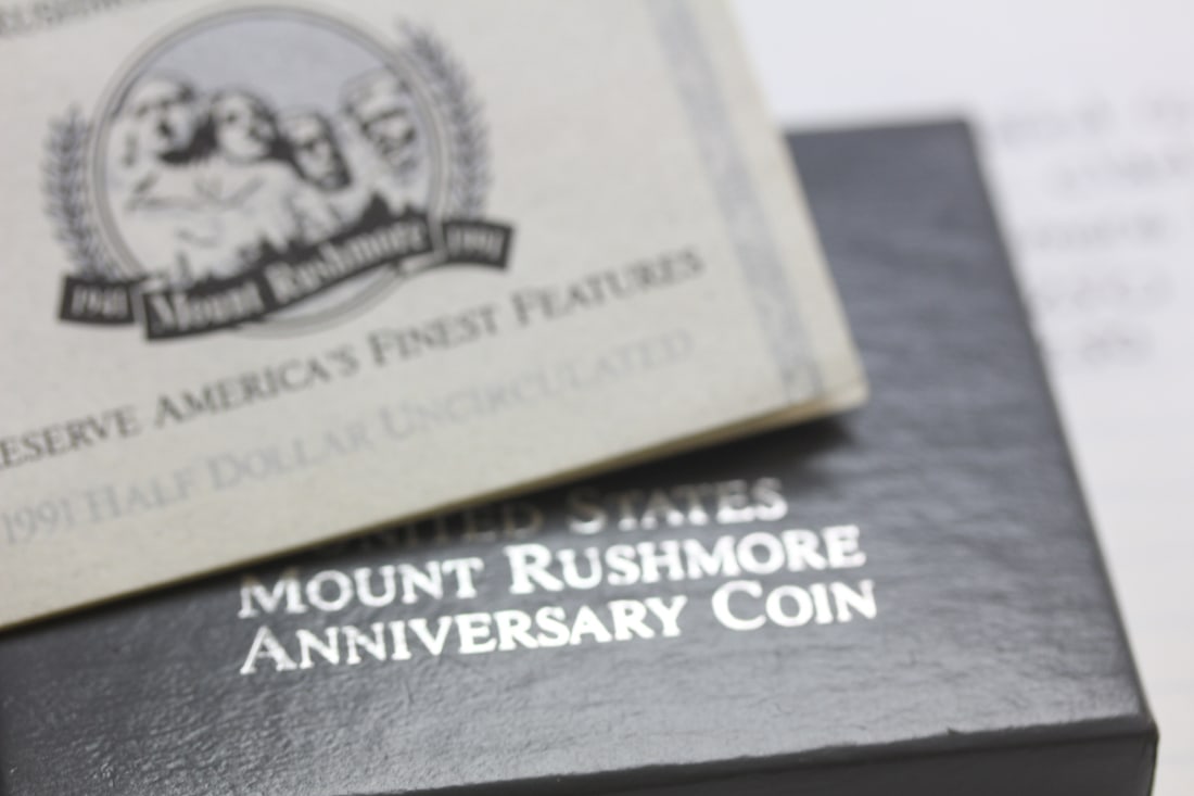 US Mount Rushmore Anniversary Coin - 3