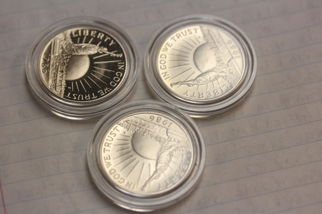 Lot of 3 1986 Liberty Coins: clad