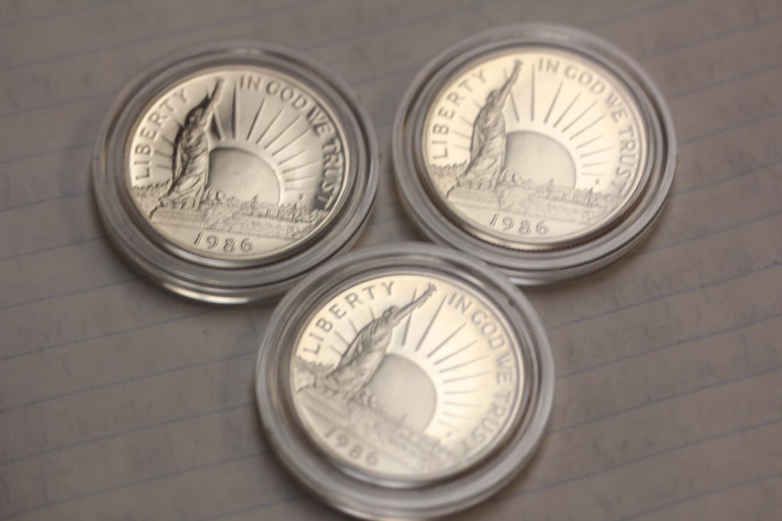 Lot of 3 1986 Liberty Coins: clad
